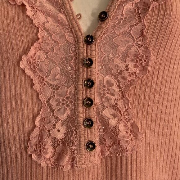 DAVID BITTON, long sleeve, button down, lace trimmed collar and cuff, great cond - Picture 2 of 9